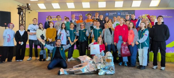 Уральские промышленные компании представили вакансии для молодежи на Фестивале профессий